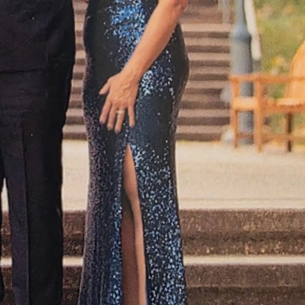 Formal gown - Picture 5 of 5